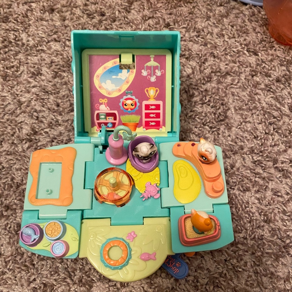 Littlest Pet Shop Pop Up Compact Playset